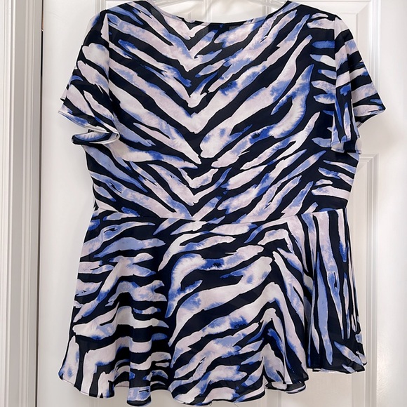 TORRID Peplum v-neck blouse NWT size 1 14/16 - Picture 4 of 4